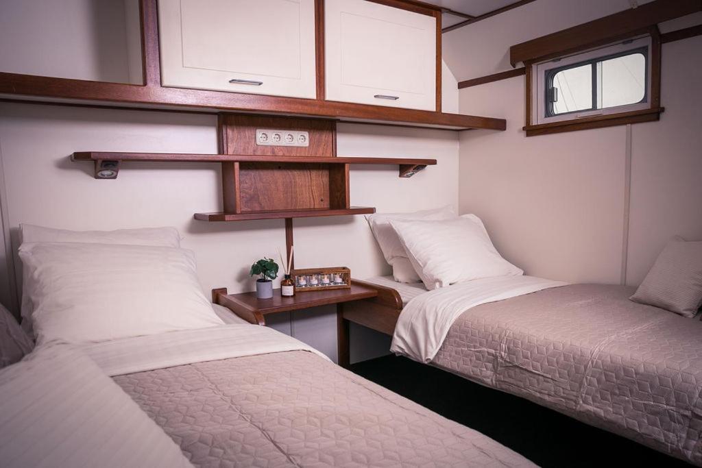 Unique Hotelboat Botel Lena Maria Amsterdam Ngoại thất bức ảnh
