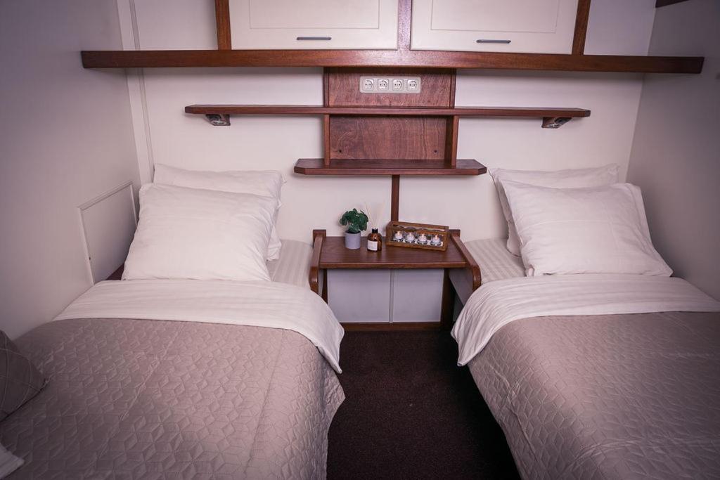 Unique Hotelboat Botel Lena Maria Amsterdam Ngoại thất bức ảnh